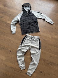 CONJUNTO - UNDER ARMOUR - NEGRO/GRIS