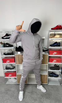 Conjunto Lacoste - Gris2025