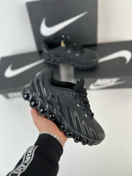 NIKE DN 8 - BLACK
