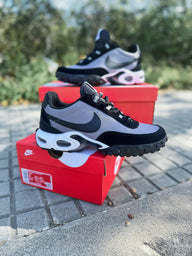 NIKE WAFFLE TN 2025 - NEGRAS/GRISES