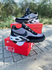 NIKE WAFFLE TN 2025 - NEGRAS/GRISES