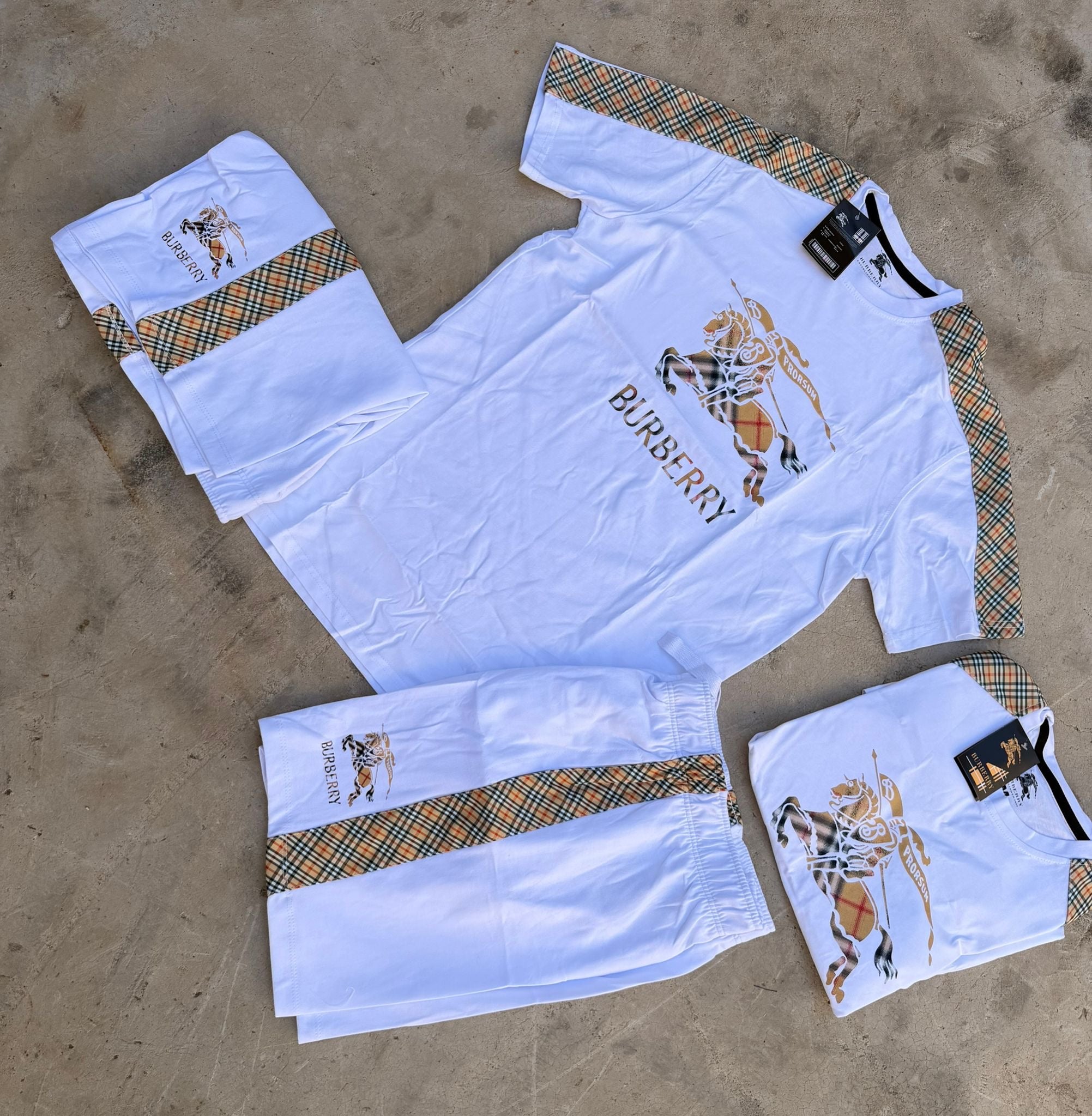 Conjunto Burberry blanco