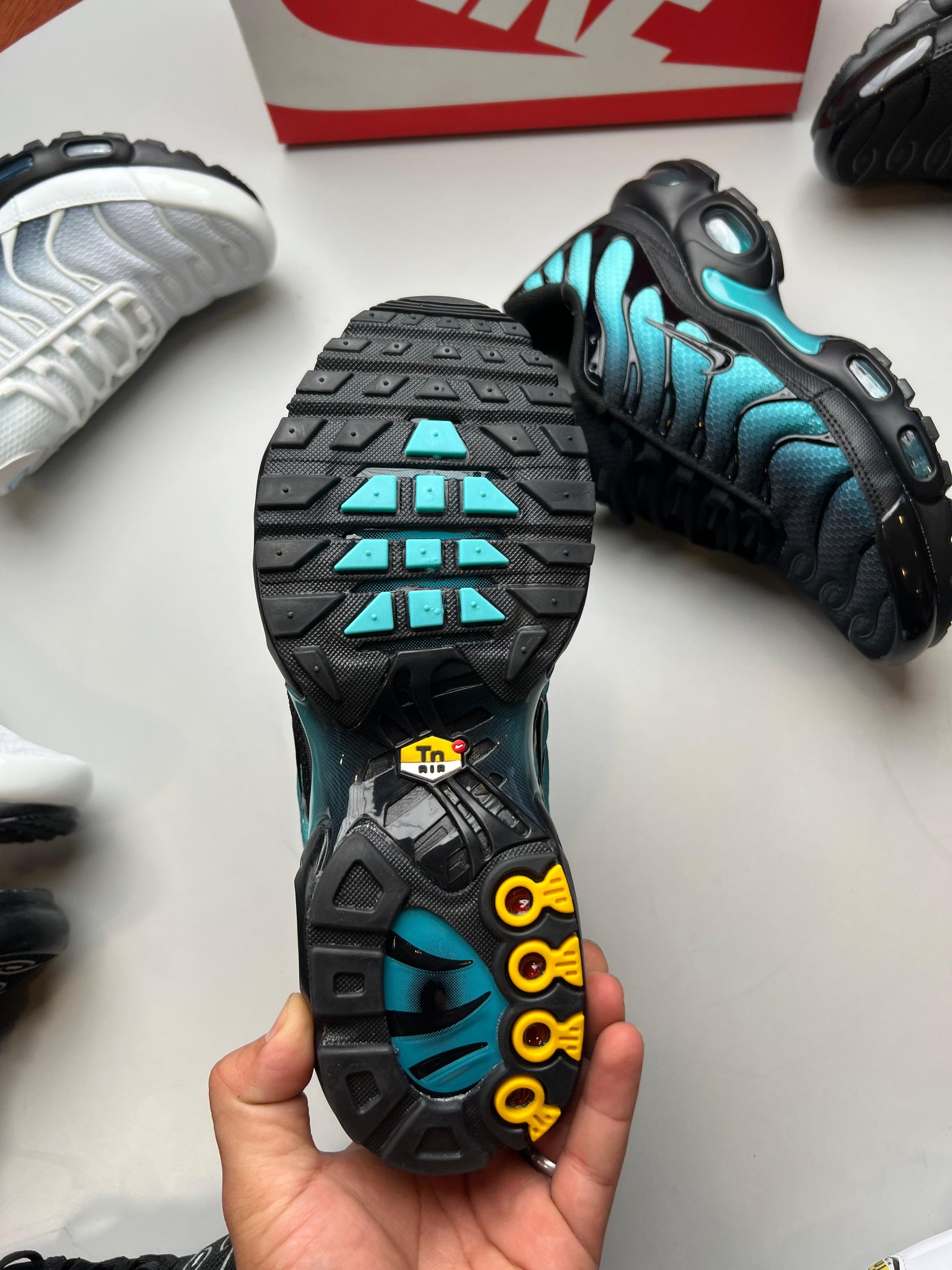 NIKE AIR MAX TN - M3