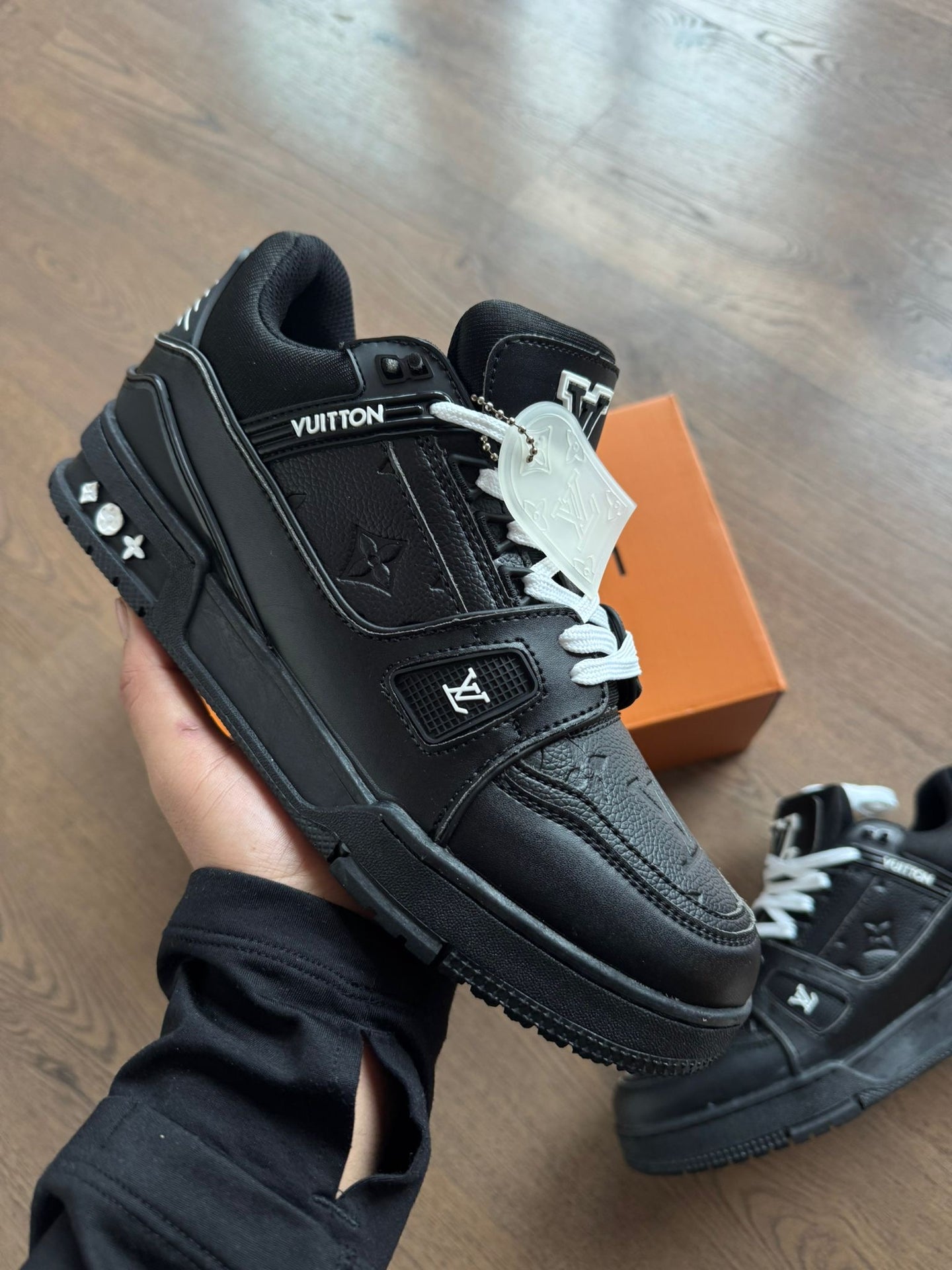 LV TRAINER - BLACK 3