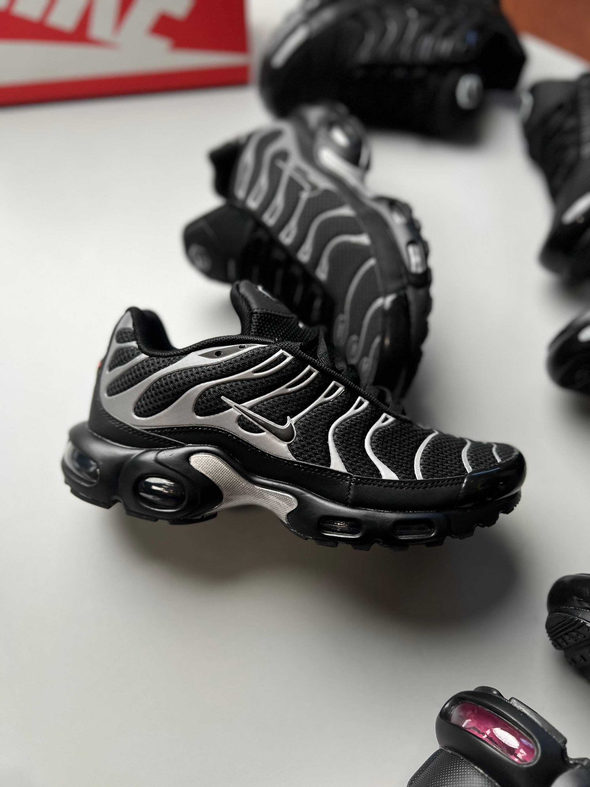 NIKE AIR MAX TN - M2
