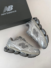 NEW BALANCE 2000 gris