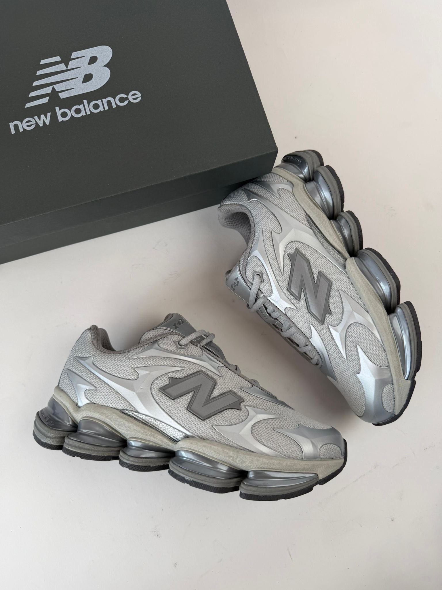 NEW BALANCE 2000 gris