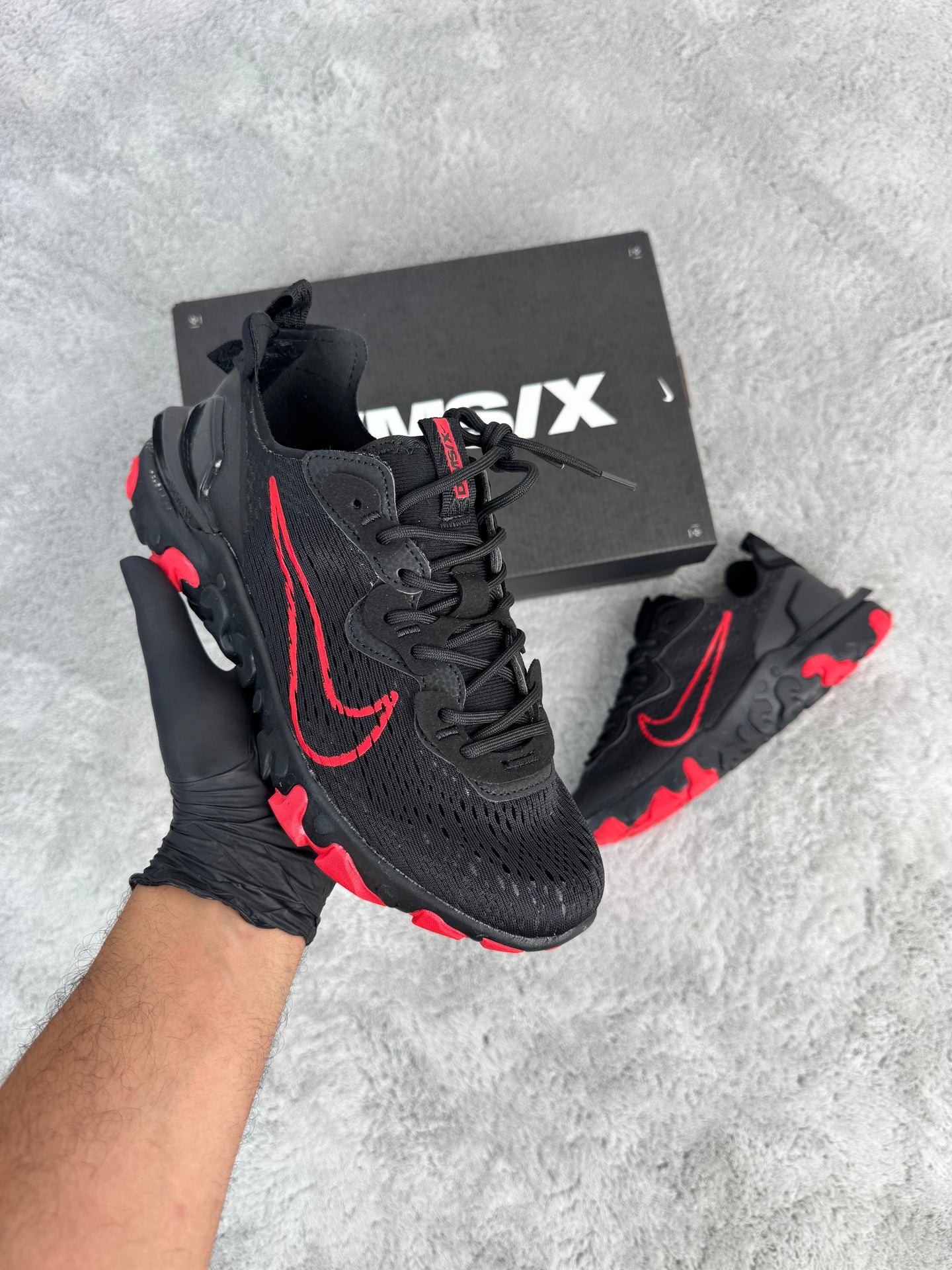 NIKE REACT VISION - BLACK/RED