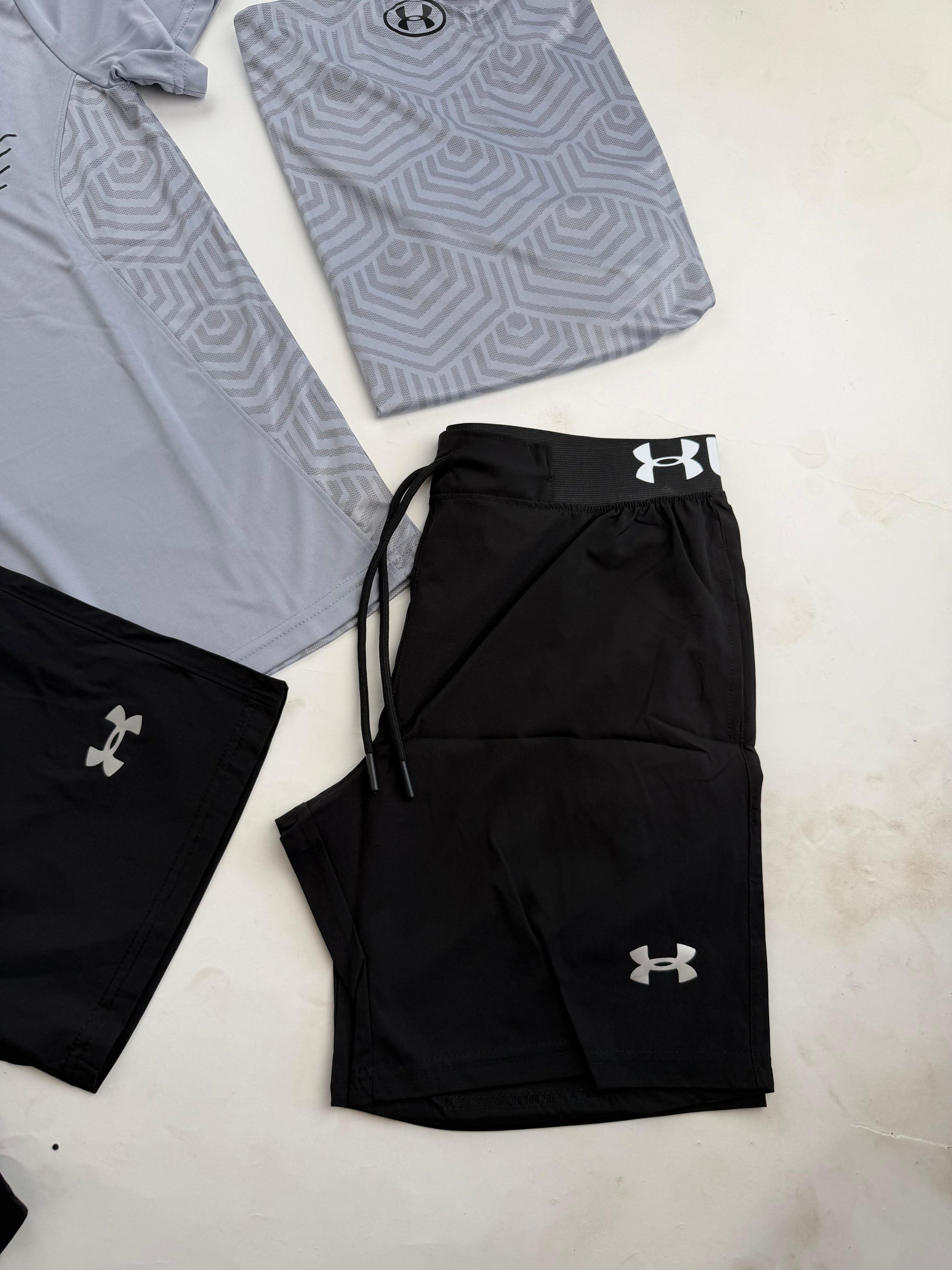 UNDER ARMOUR MANSORY GRIS(2026)