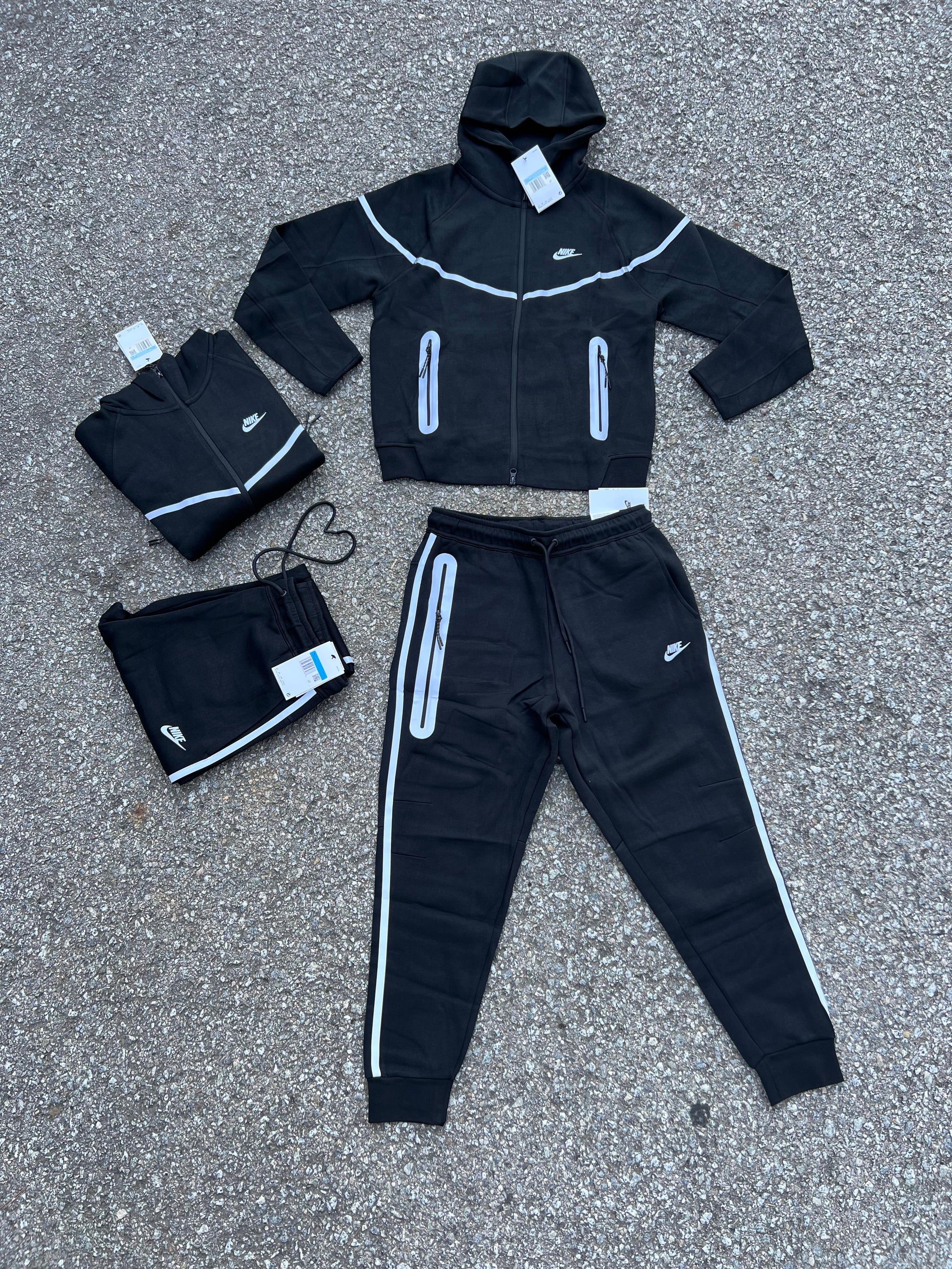 CONJUNTO NIKE TECH - 2025/2026