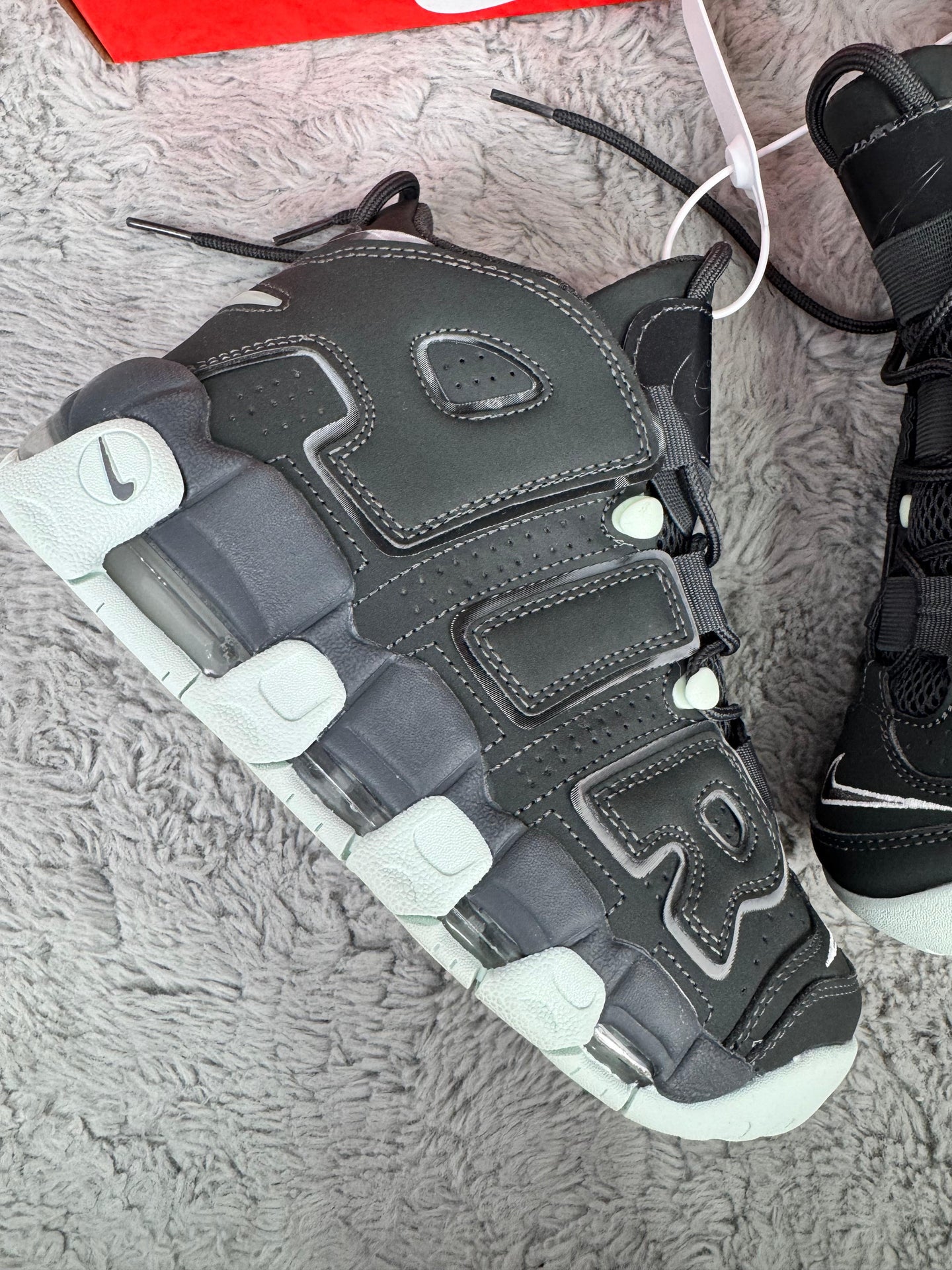 NIKE AIR UPTEMPO