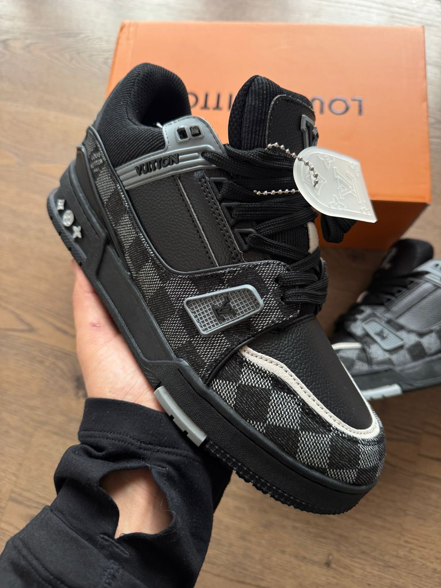 LV TRAINER - BLACK 1