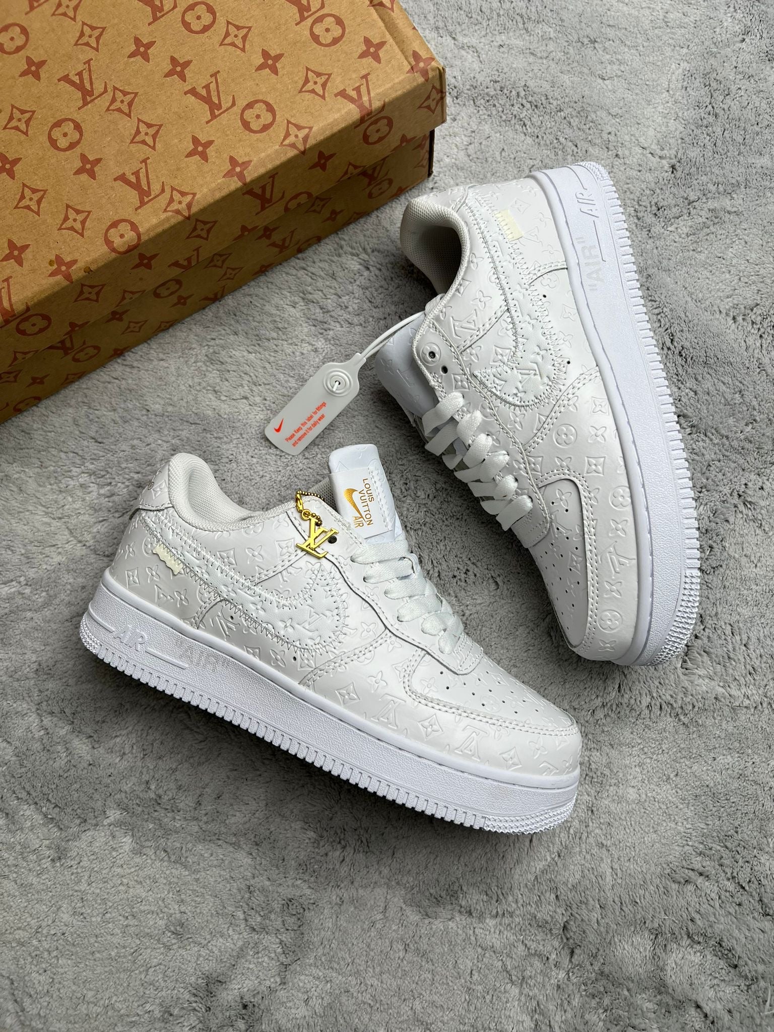 NIKE AIR FORCE ONE x LV