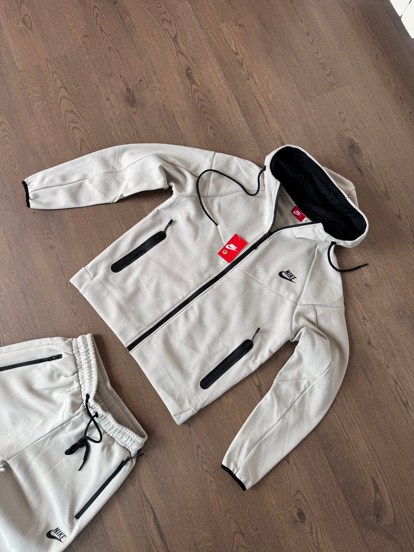 CONJUNTO NIKE TECH - BEIGE - N9