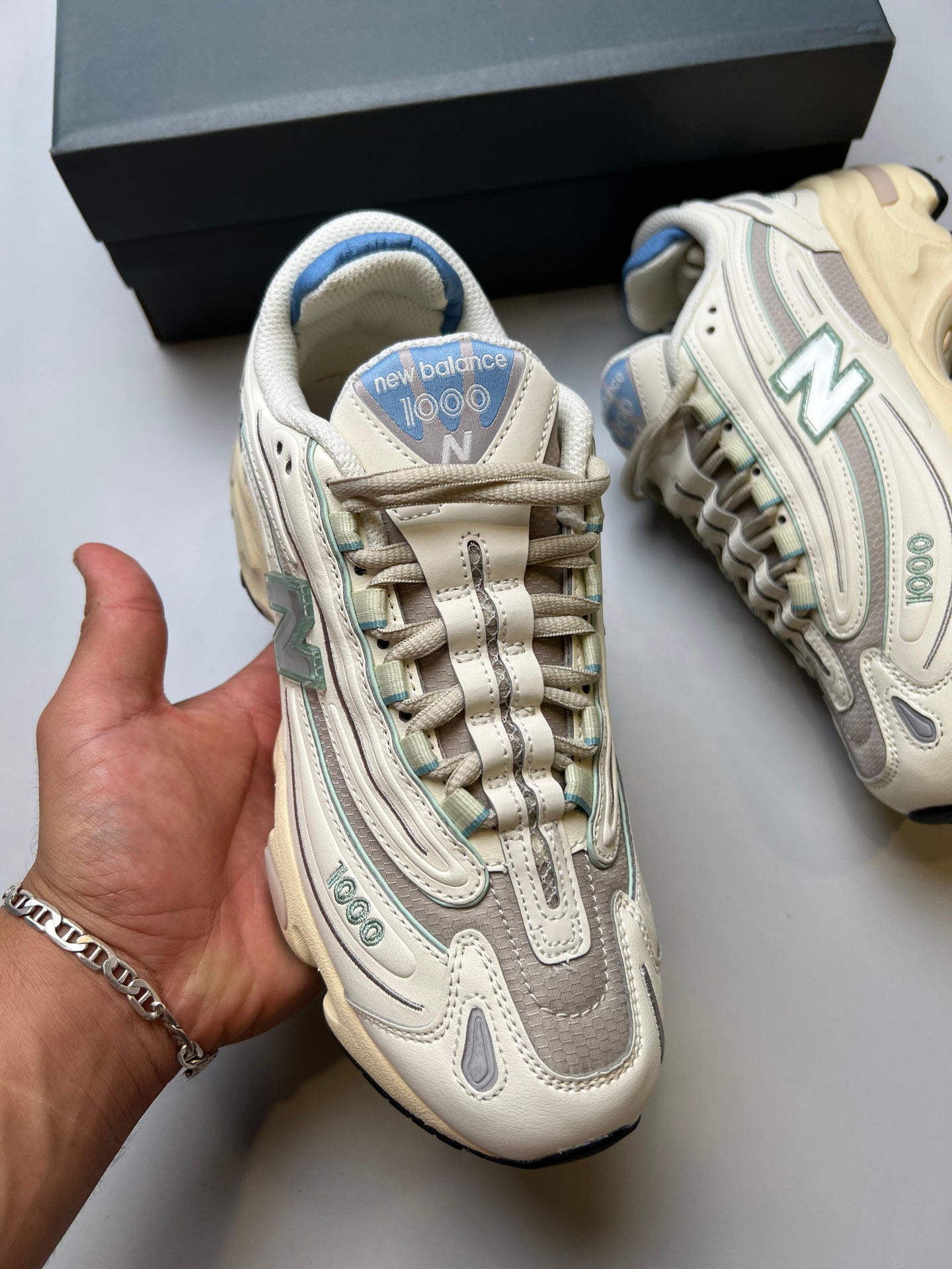 NEW BALANCE 1000 - BEIGE