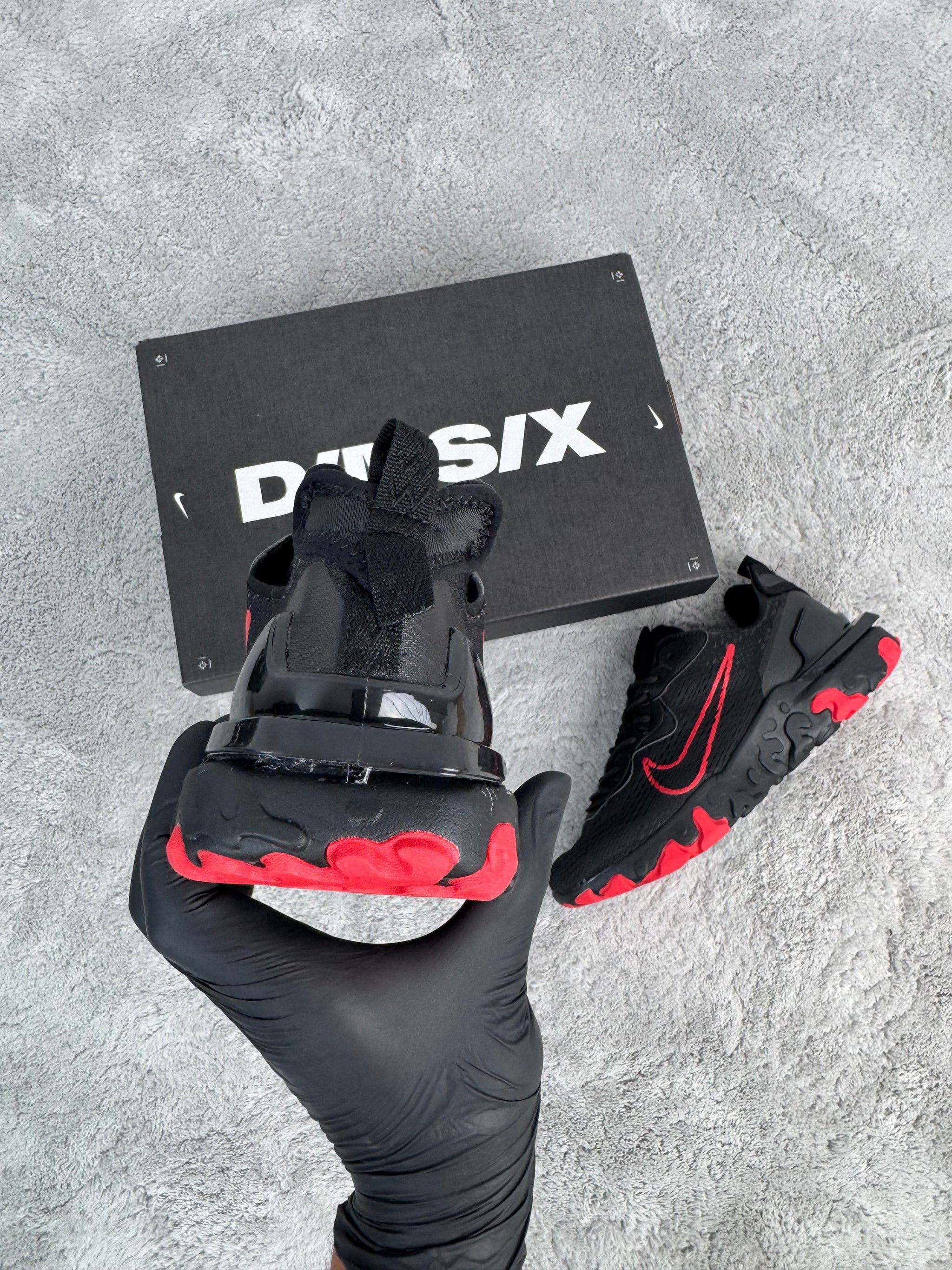 NIKE REACT VISION - BLACK/RED