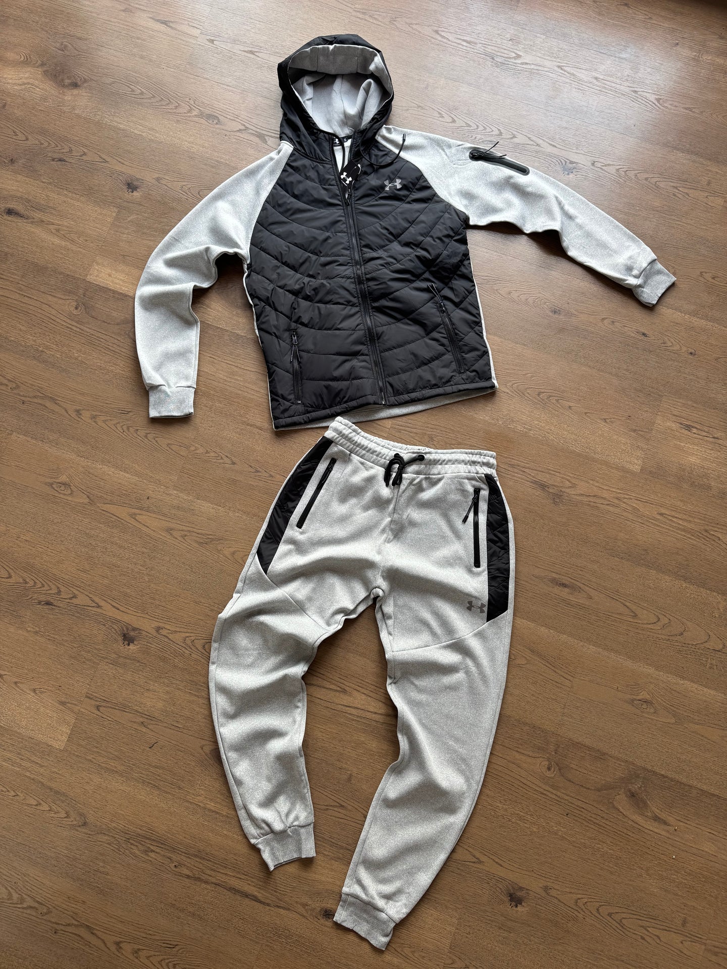 CONJUNTO -  UNDER ARMOUR - NEGRO/GRIS