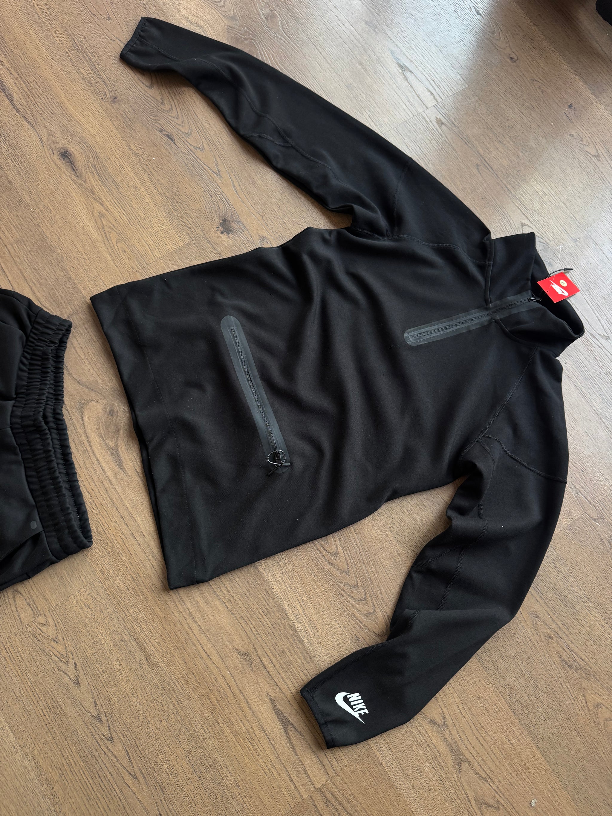 CONJUNTO NIKE TECH 2025 - NEGRO