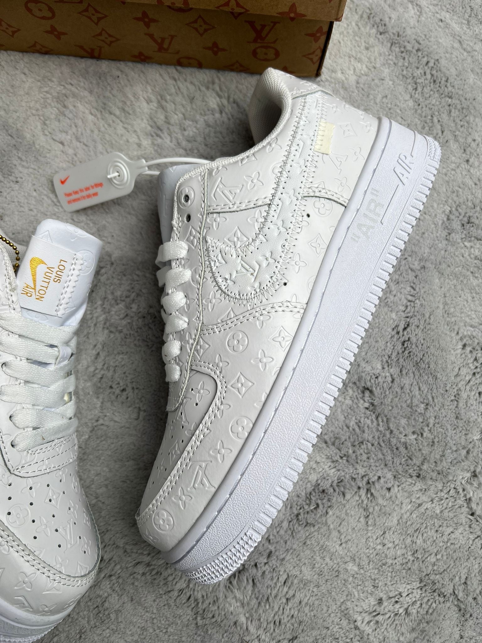 NIKE AIR FORCE ONE x LV