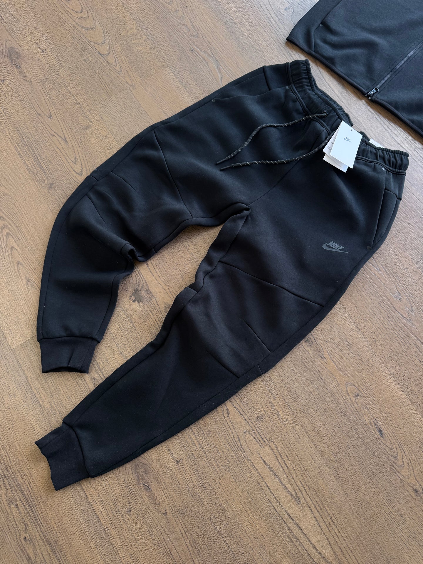 CONJUNTO NIKE TECH 2026 - M17