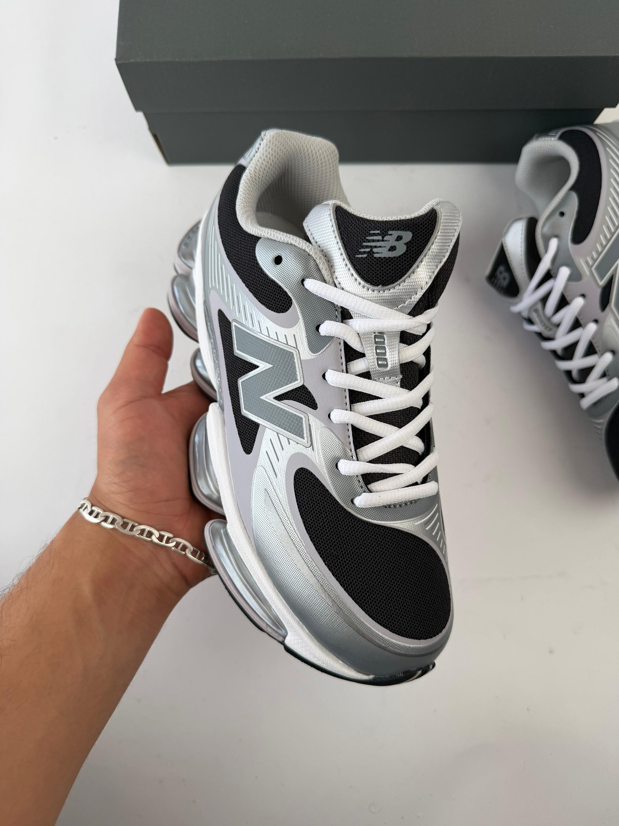 NEW BALANCE 2000 gris negro