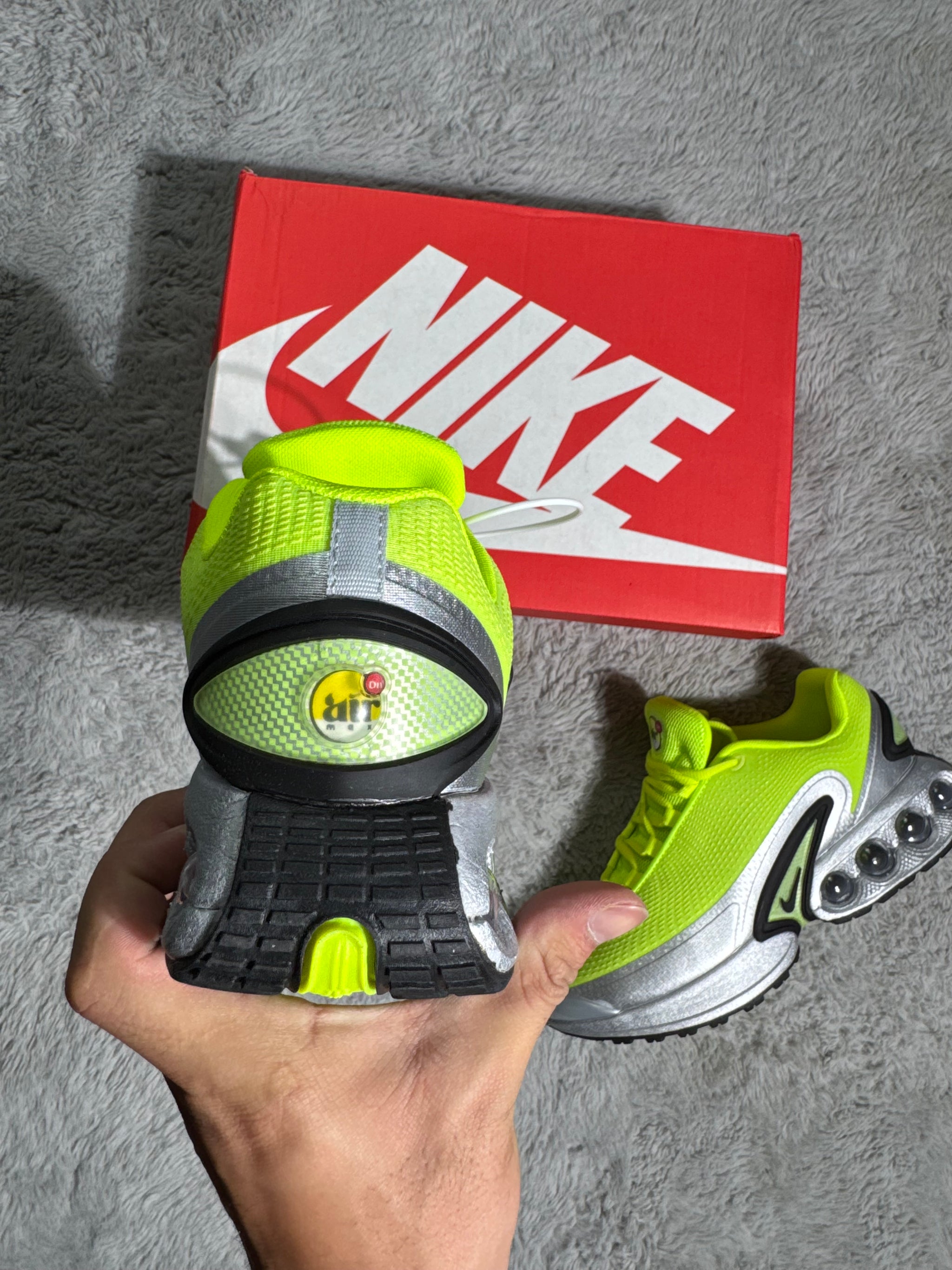 NIKE TN DN - Volt Silver