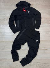 CONJUNTO NIKE TECH - NEGRO