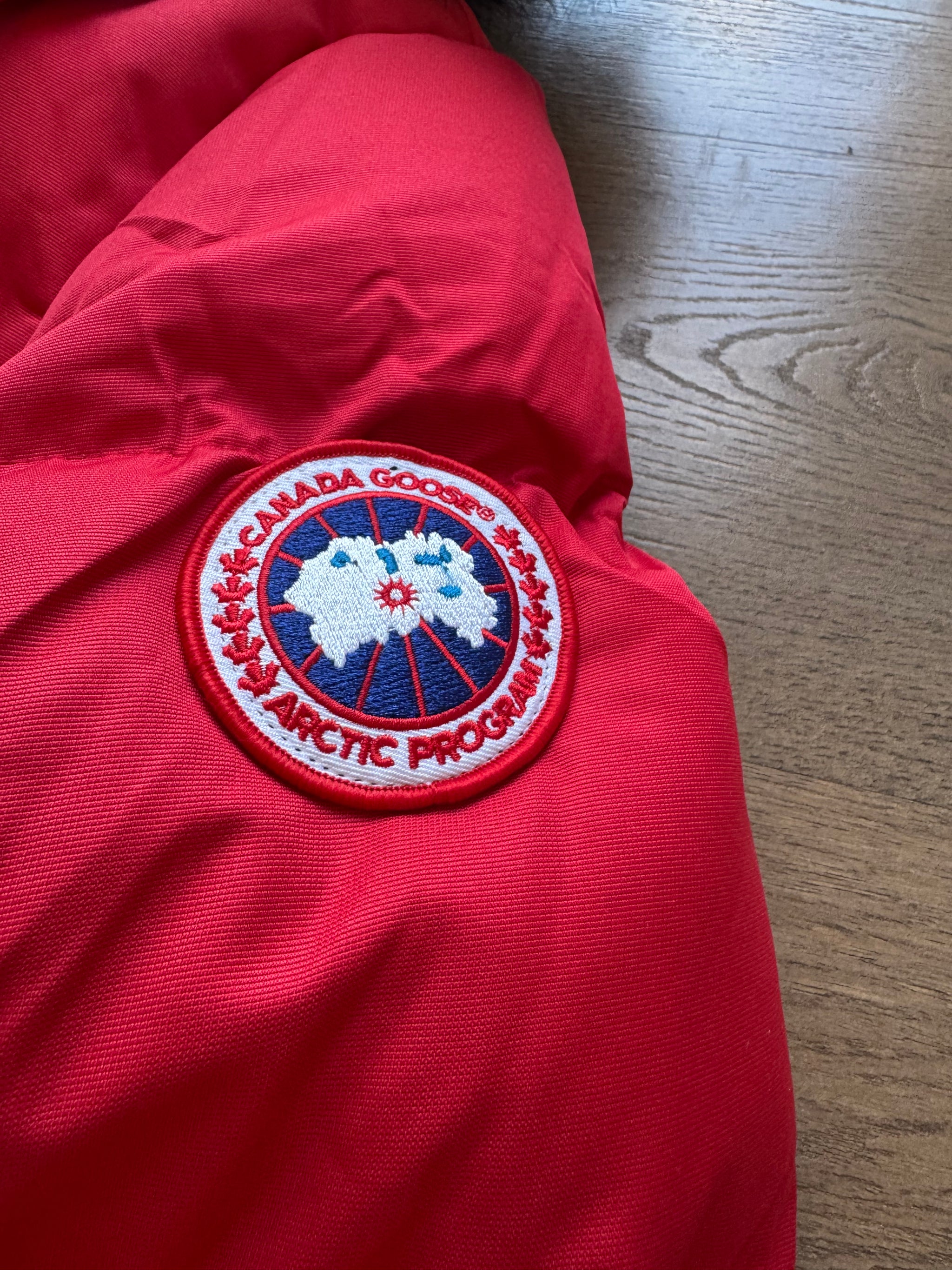 Chaqueta CANADA GOOSE - ROJA - Pelo Negro