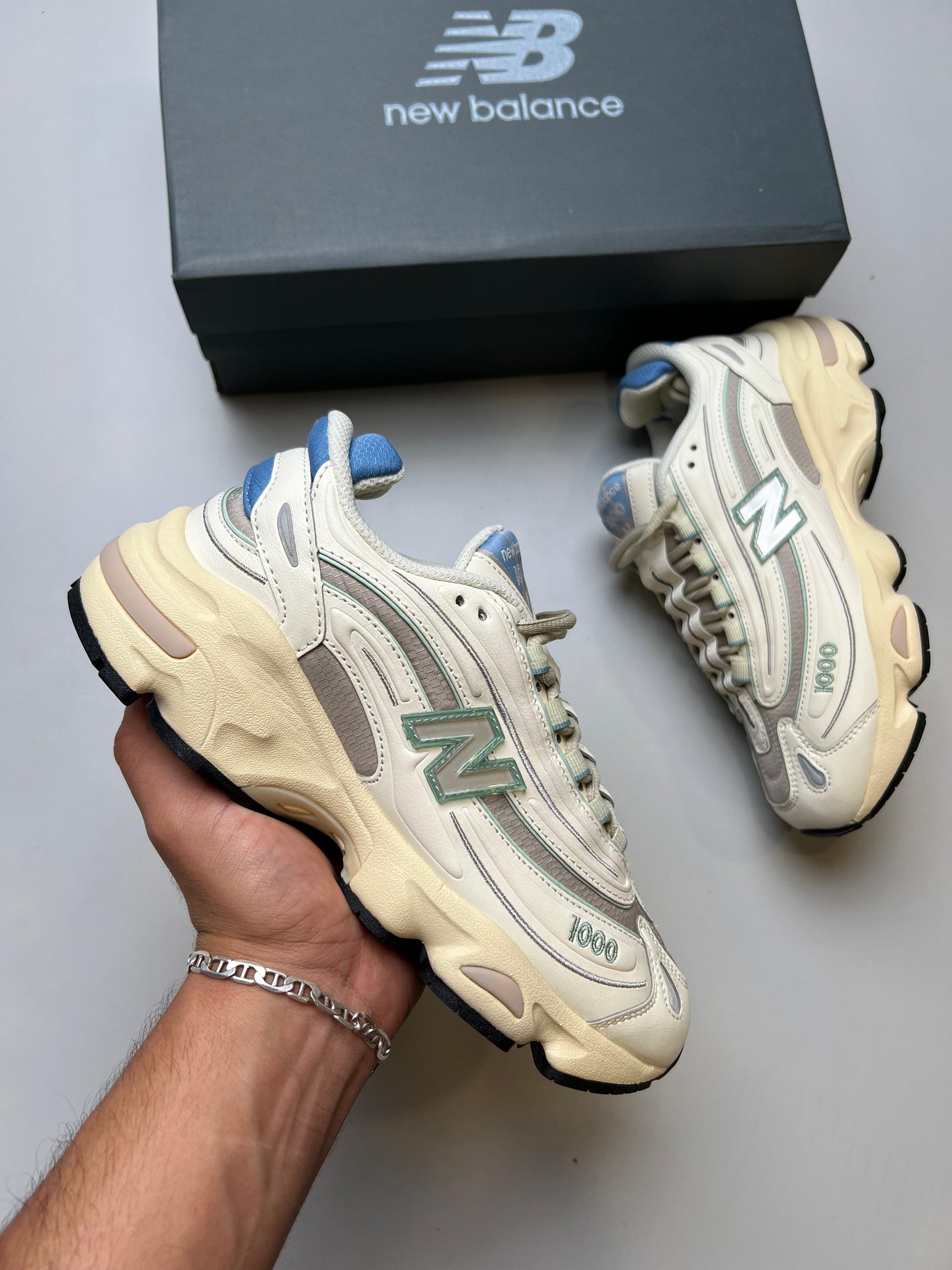 NEW BALANCE 1000 - BEIGE