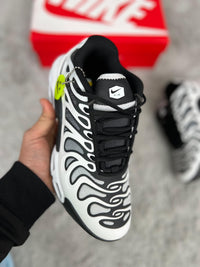 NIKE AIR MAX PLUS DRIFT