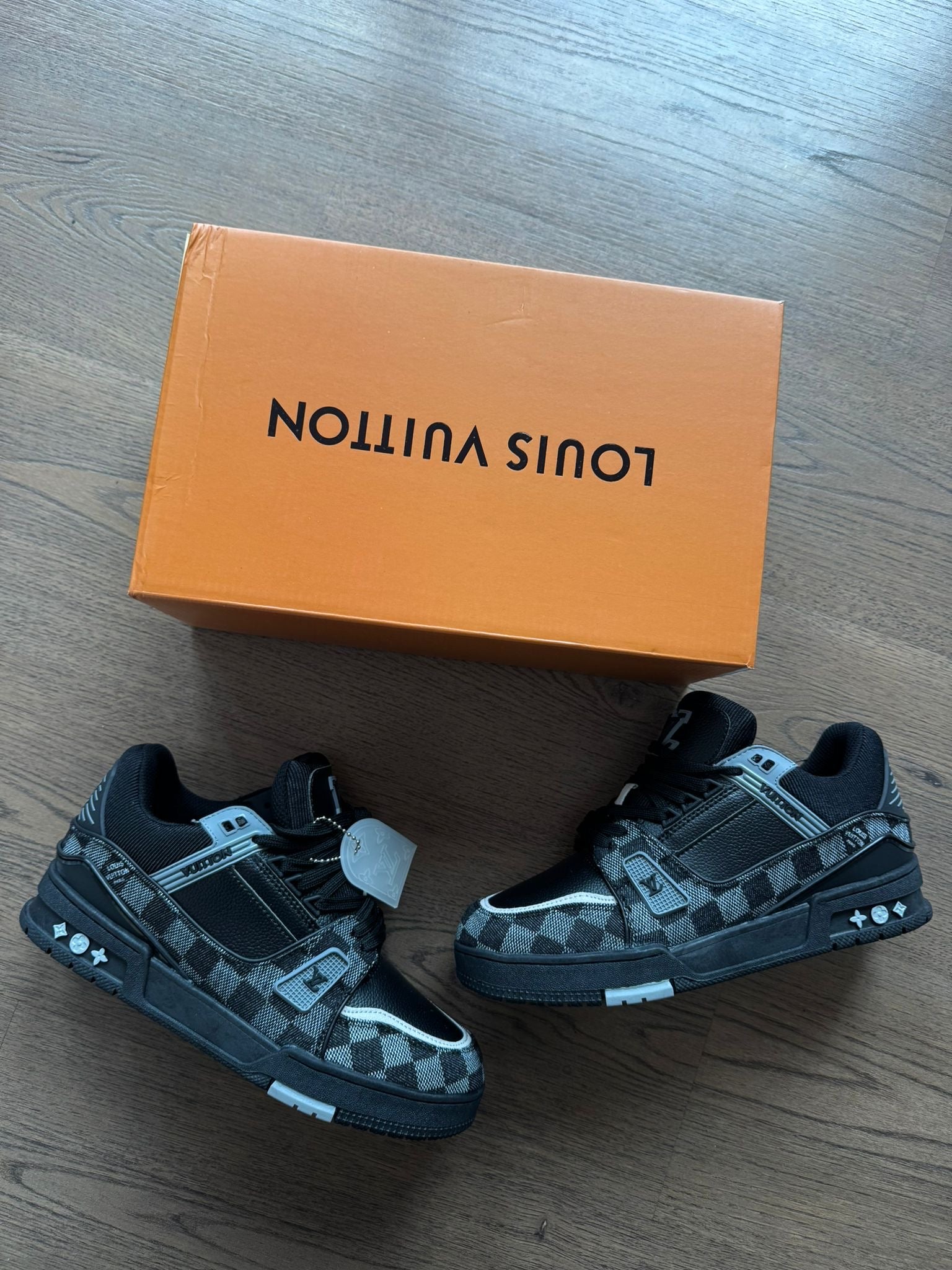LV TRAINER - BLACK 1