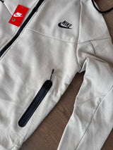 CONJUNTO NIKE TECH - BEIGE - N9