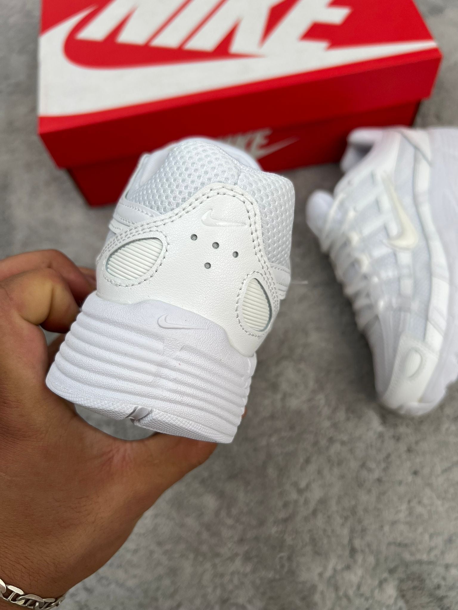 NIKE P6000
