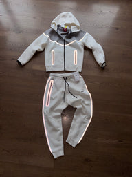 CONJUNTO NIKE TECH 2026 - M9