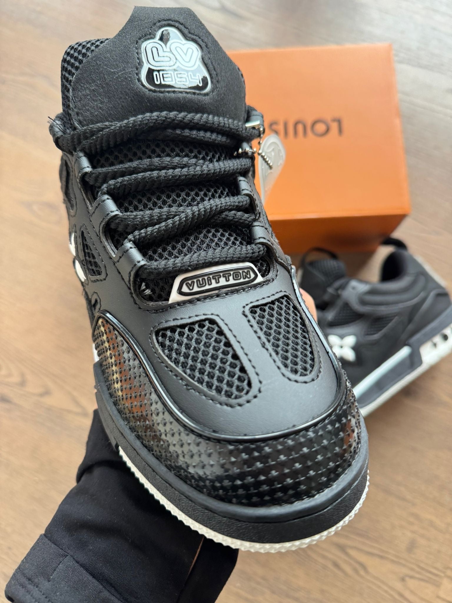 LV SKATE - BLACK 2