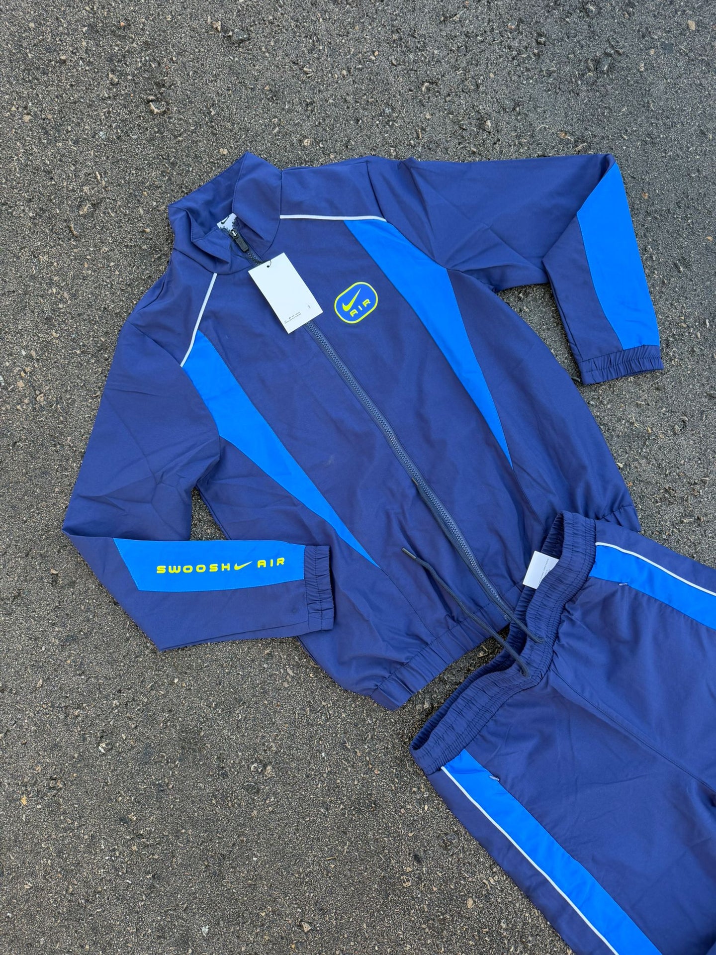 CONJUNTO NIKE AIR SWOOSH - M4