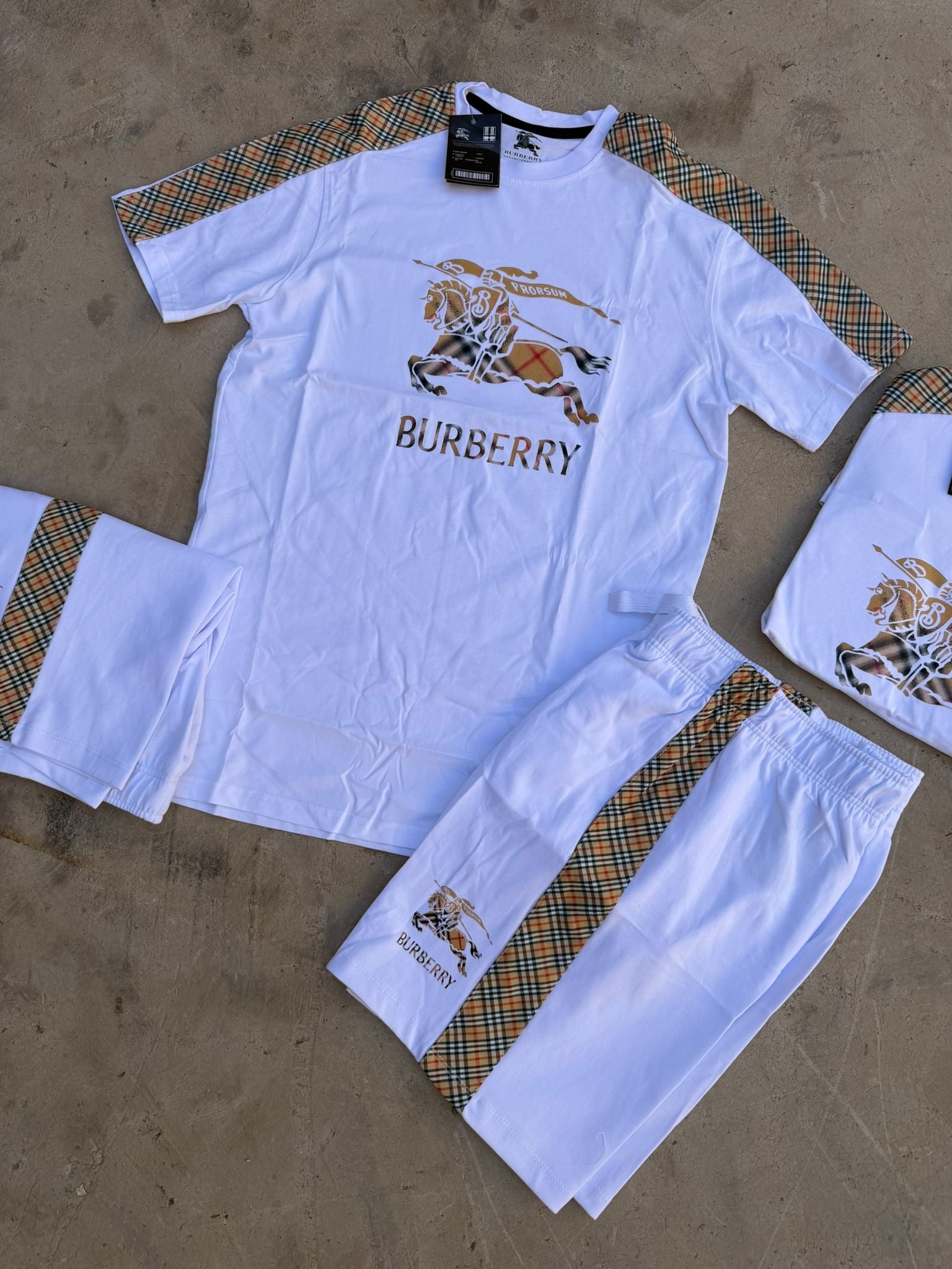 Conjunto Burberry blanco