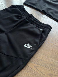 CONJUNTO NIKE TECH 2025 - NEGRO