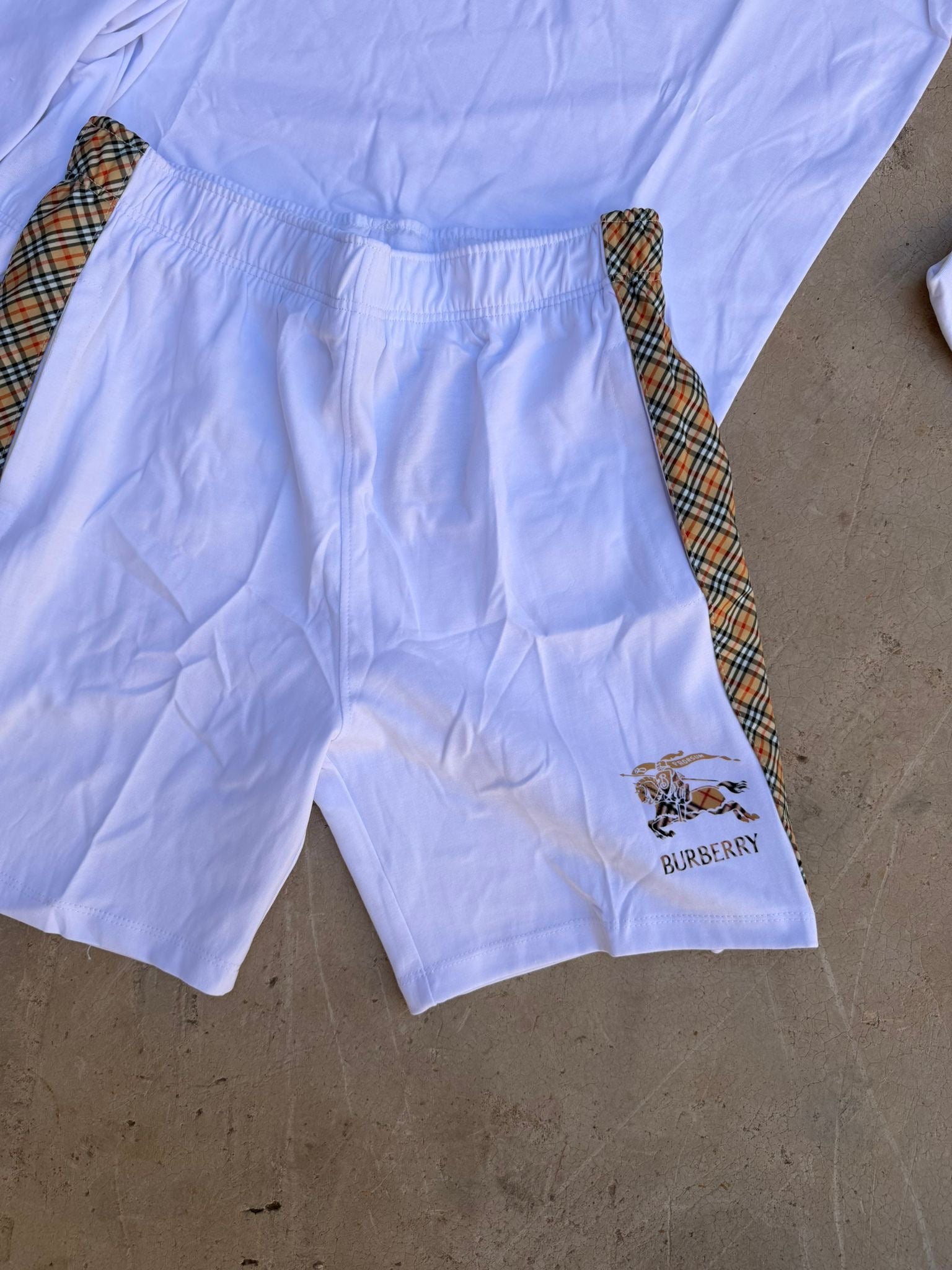 Conjunto Burberry blanco