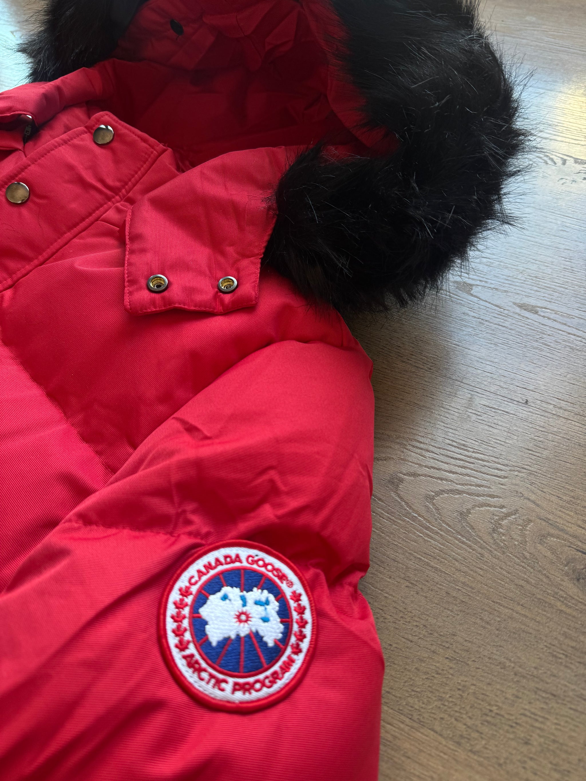 Chaqueta CANADA GOOSE - ROJA - Pelo Negro