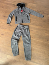 CONJUNTO NIKE TECH - GRIS - N9