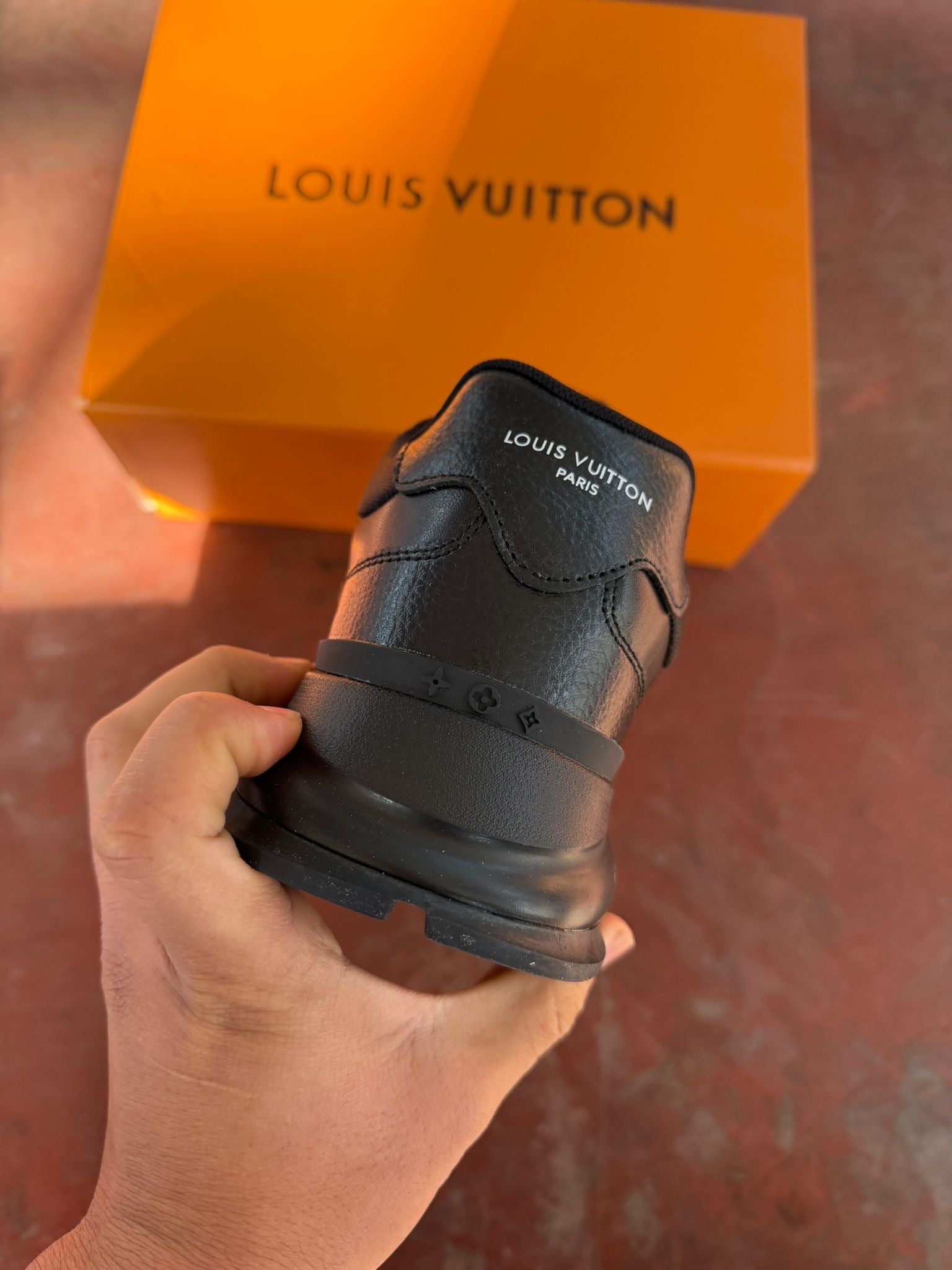 LV TRAINER SNEAKER- NEGRO