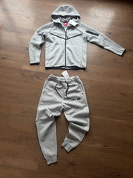 CONJUNTO NIKE TECH 2026 - M17