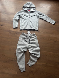 CONJUNTO NIKE TECH 2026 - M17