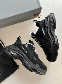 BALENCIAGA TRIPLE S - NEGRAS