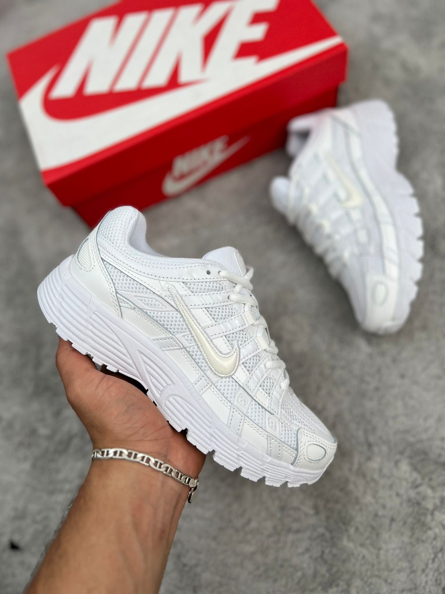 NIKE P6000