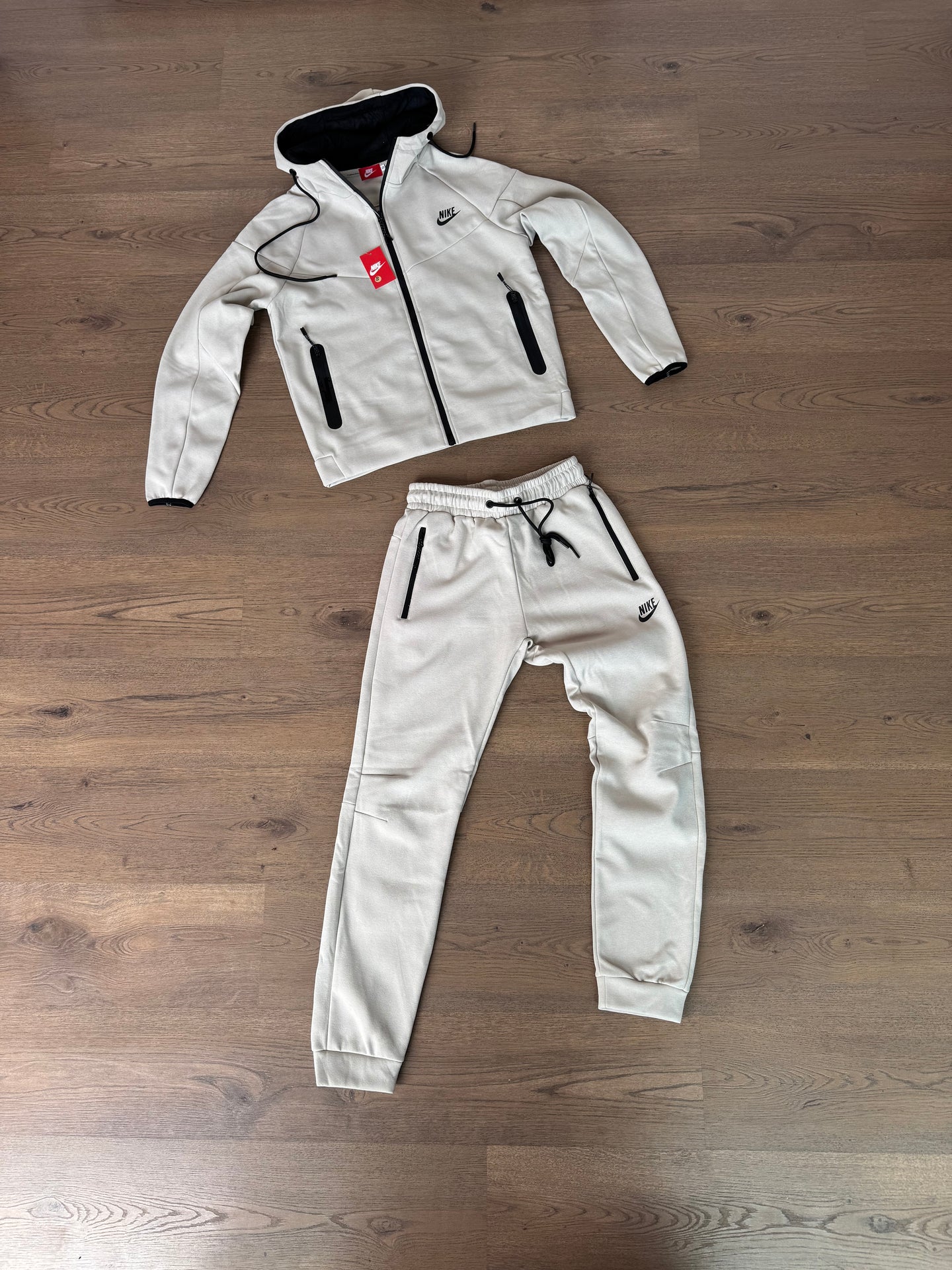 CONJUNTO NIKE TECH - BEIGE - N9