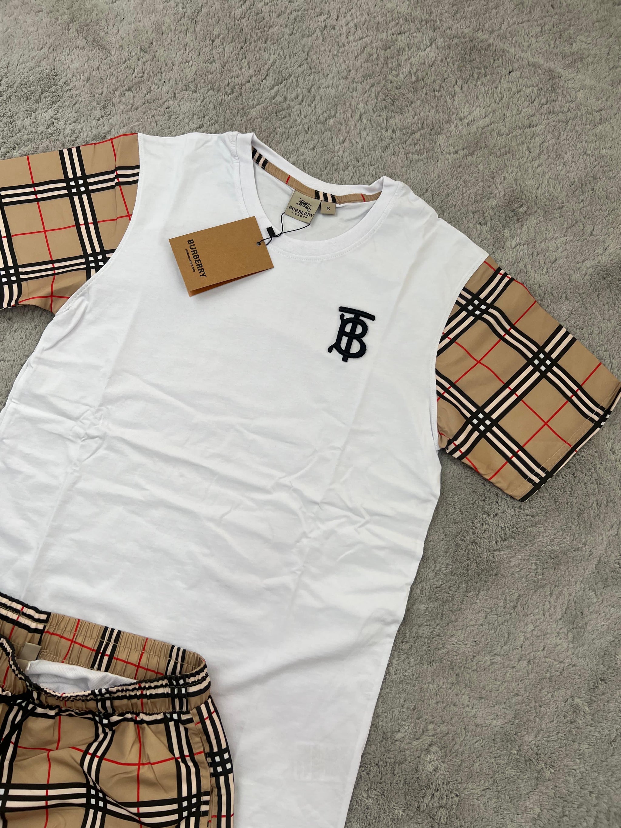 CONJUNTO CORTO - BURBERRY BLANCO
