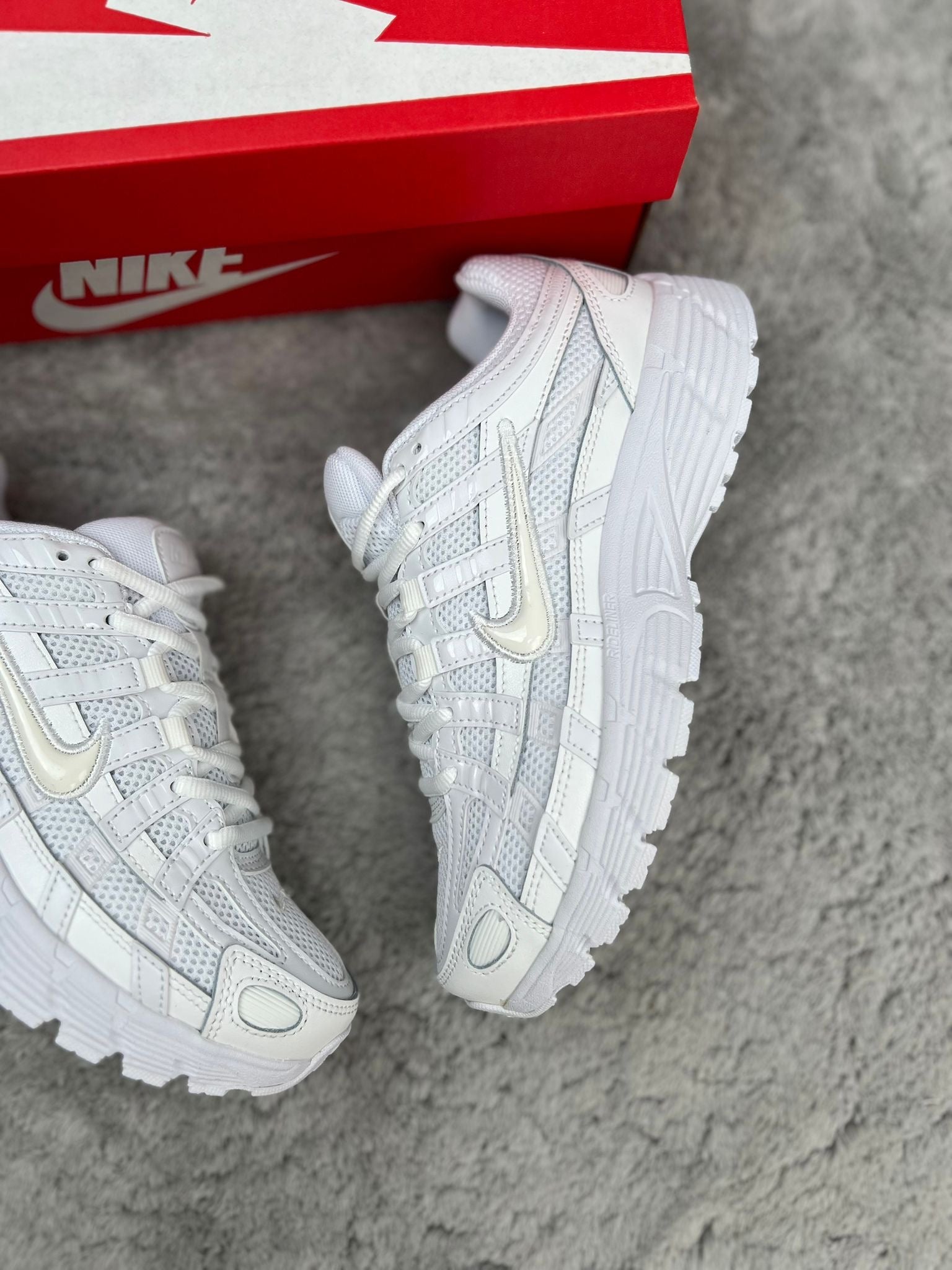 NIKE P6000