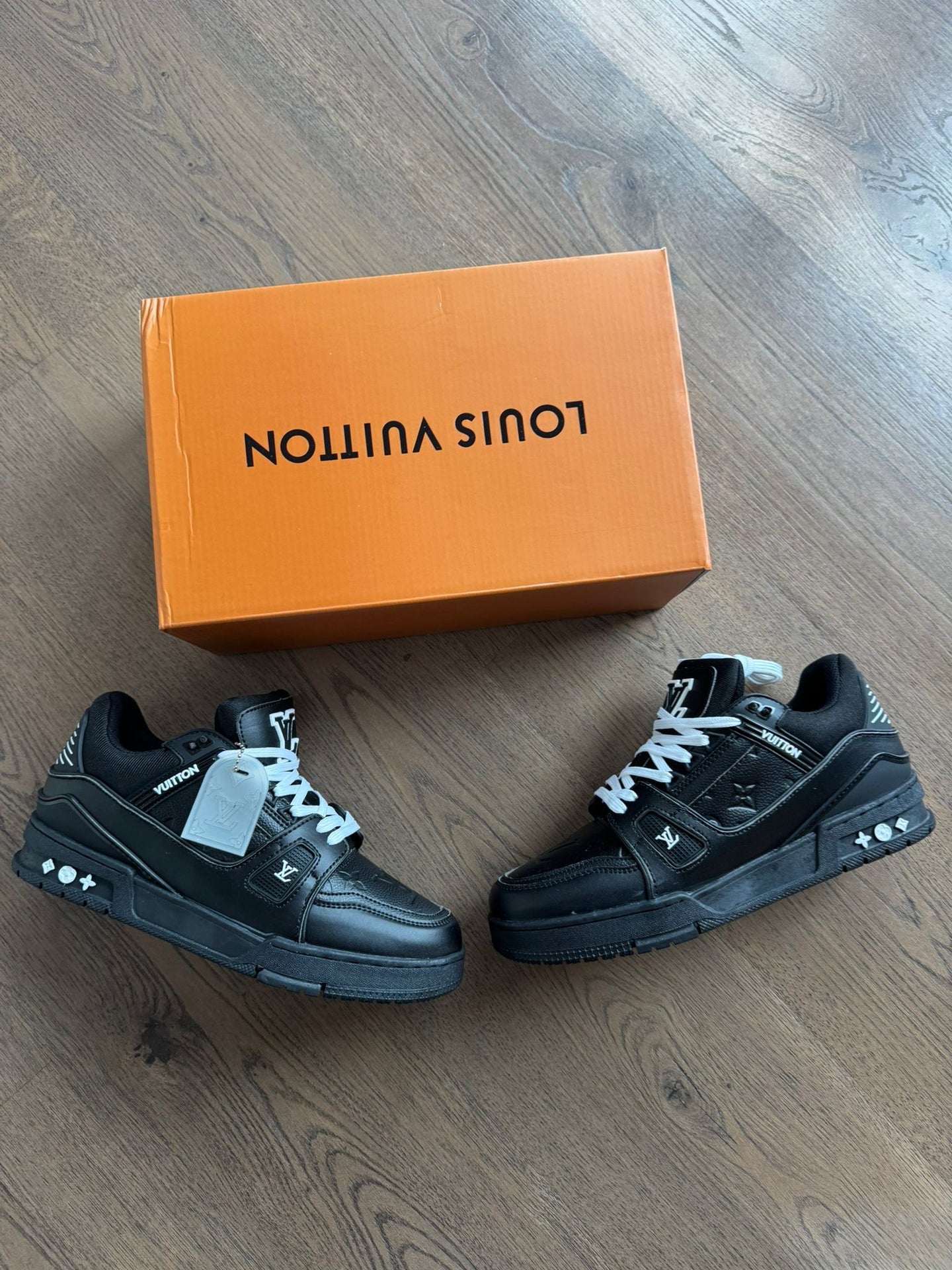 LV TRAINER - BLACK 3